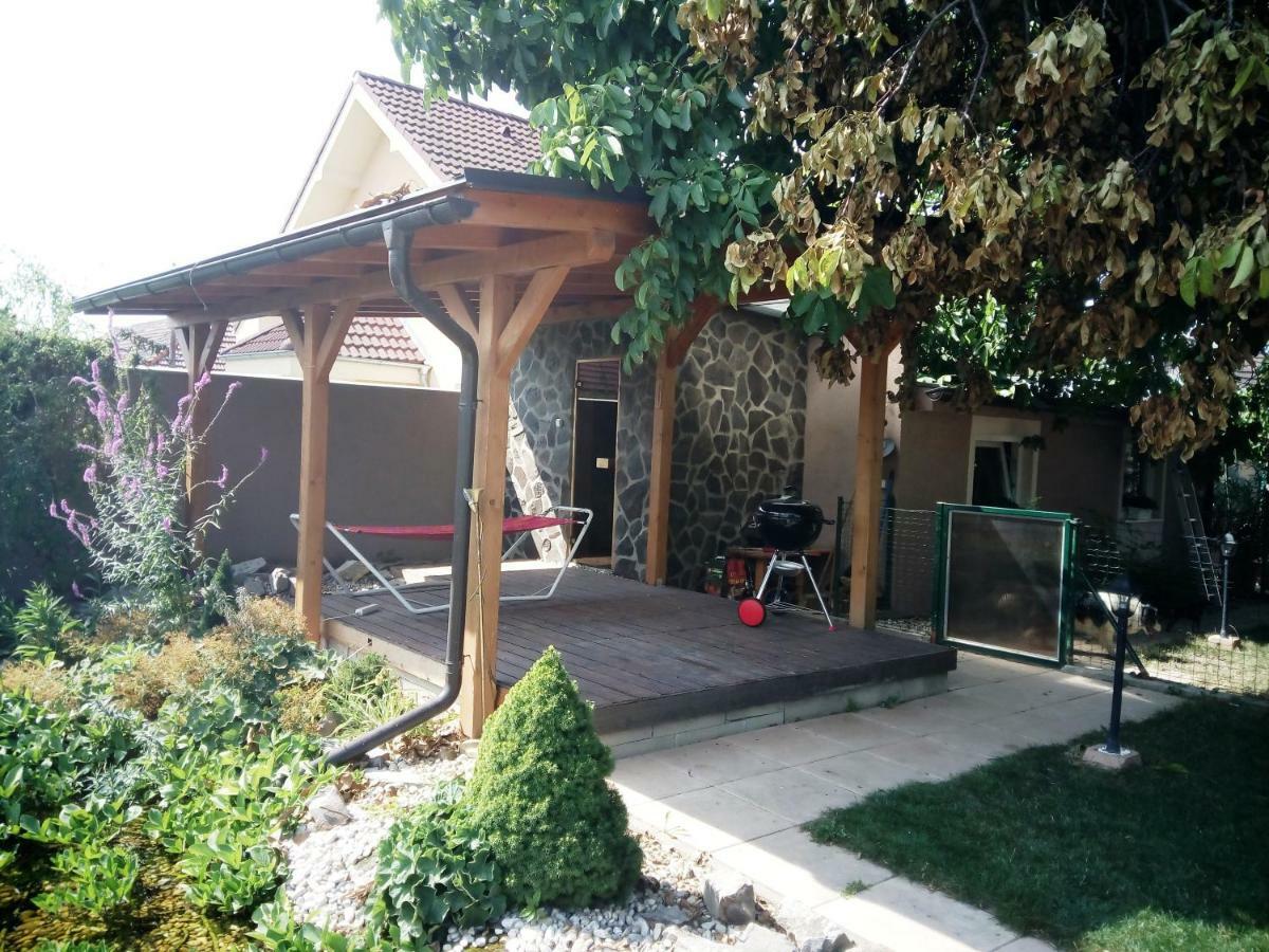 Walnut Apartment With Sauna And Pond Topolcany Exterior photo