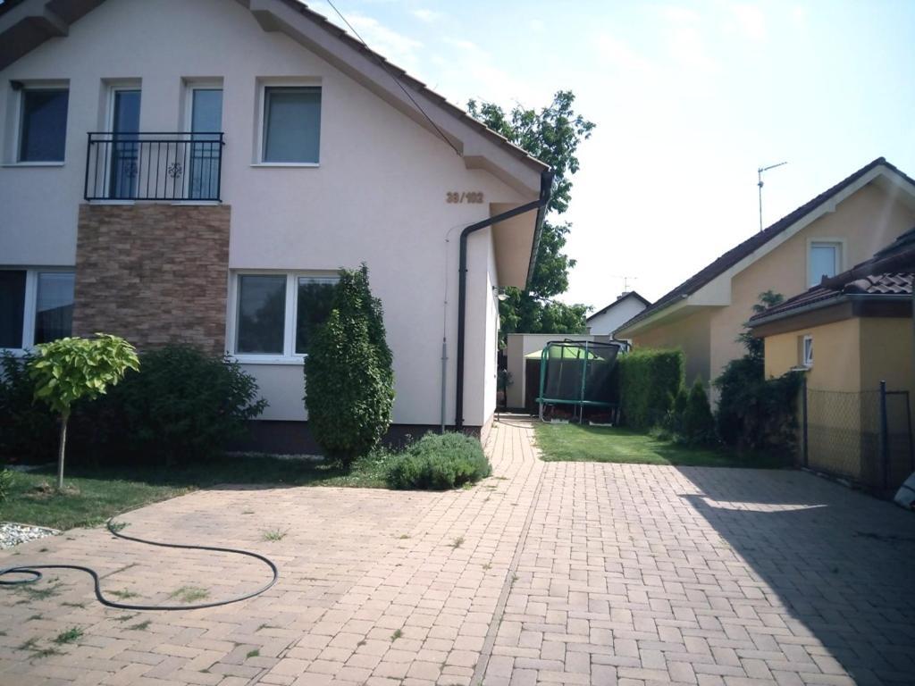 Walnut Apartment With Sauna And Pond Topolcany Exterior photo